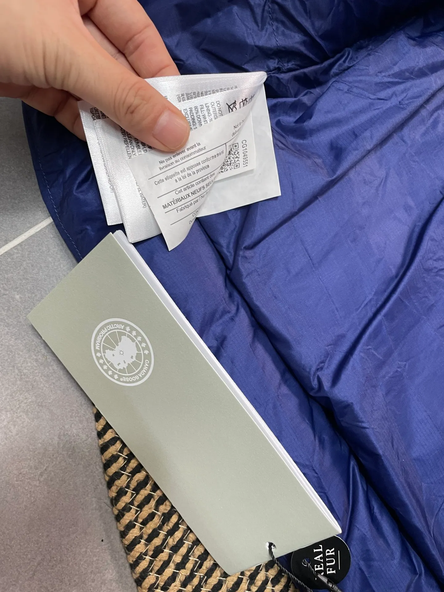 P560 Canadian brand CanadaGoose men's and women's CROFTON lightweight down vest 2229M DWR water-repellent treatment WindWall windproof fabric 700 fleece filling original mold opening details one to one production The upper body effect is stunning Exclusively available on the Xiaohongshu purchasing platform The highest version on the market Size: XS S M L XL XXL